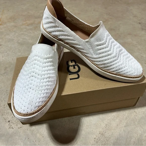 UGG Sammy Chevron Trainers Slip-On Slippers Sneakers White & Tan Size 9 - Picture 10 of 13